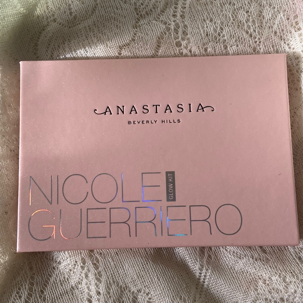 Anastasia Beverly Hills x Nicole Guerriero Glow Kit